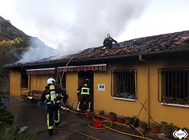 Sofocado un incendio en una casa de Vegarrionda, en Piloña
