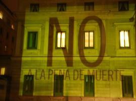 El “No a la pena de muerte” ilumina más de treinta ciudades españolas