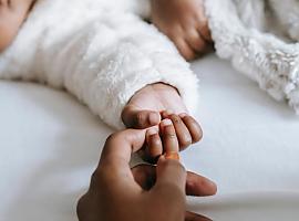 España y Asturias ante un récord histórico: Descenso en la natalidad y auge de los nacimientos en madres solteras y extranjeras