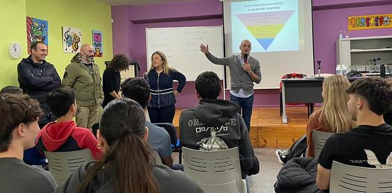 Más de mil estudiantes asturianos participan en talleres de comunicación impartidos por periodistas expertos