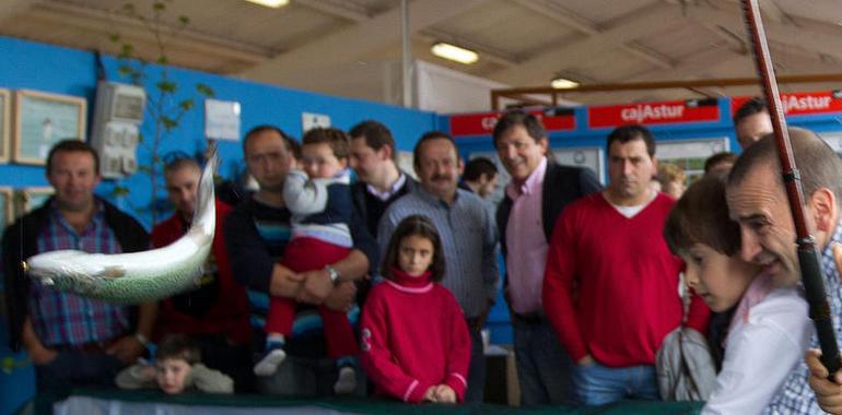 Fernández, en la feria de Muestras de Tineo