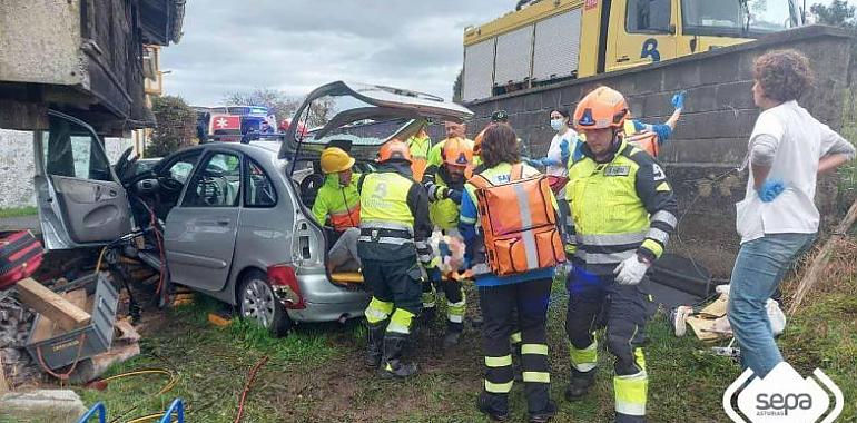 Herida en accidente de trafico ocurrido en la tarde de ayer a la altura de Cuatrocaminos en Villaviciosa