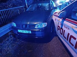 Persecución policial en Gijón acaba con la detención de dos sospechosos de robo tras un dramático choque