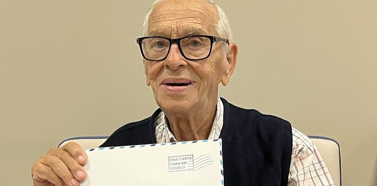 Más de un cuarto de millón de cartas navideñas llegan a residencias de ancianos gracias a la campaña "Adopta Un Abuelo"