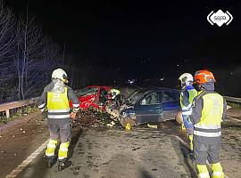 Una mujer fallecida y otras dos personas heridas en un trágico accidente anoche en El Entrego