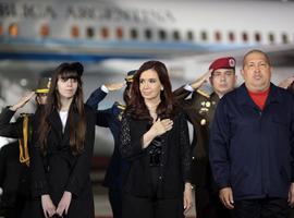 Presidente Chávez recibe a Cristina Fernández en Maiquetía 