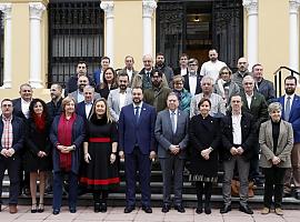 Barbón da el pistoletazo de salida para dar carta de naturaleza a las escuelinas autonómicas