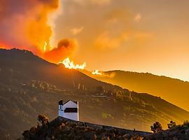 Asturias combate 21 incendios forestales dispersos en 13 concejos