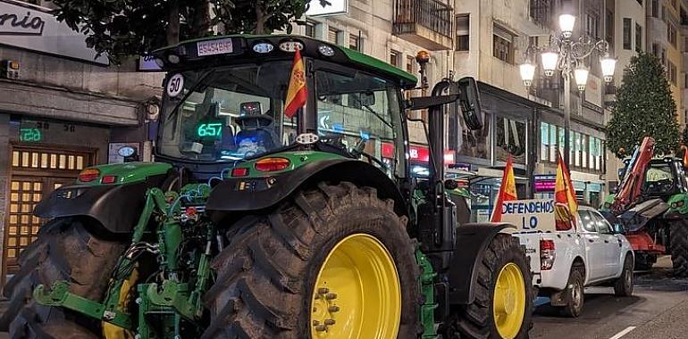 Asturias vive jornadas de protesta: Agricultores y ganaderos mantienen el pulso en Oviedo