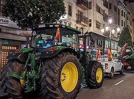 Asturias vive jornadas de protesta: Agricultores y ganaderos mantienen el pulso en Oviedo