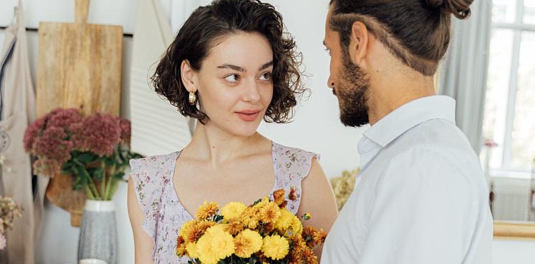 El amor florece en Asturias: Guía completa para regalar flores en San Valentín