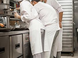 Cocineros de la Ruta de la Plata se unen en Gijón para revivir el legado de los arrieros: gastronomía, historia y comunidad