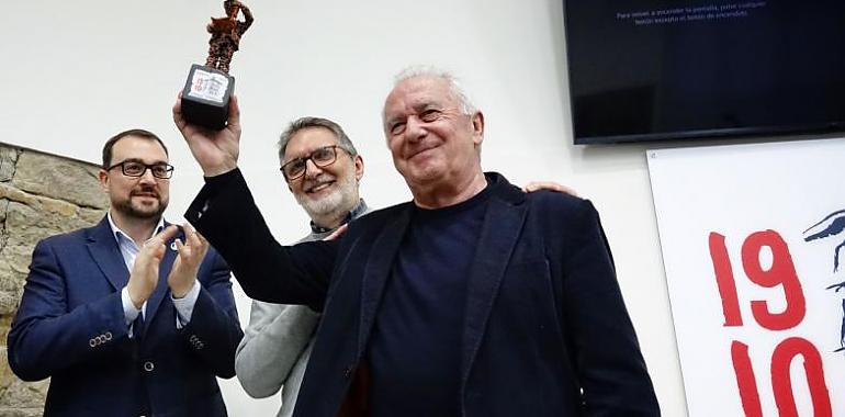 Barbón llama a reivindicar “más cultura y más democracia” en la entrega del Premio Espacio Cultural 19 10 a Víctor Manuel