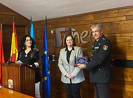 Tineo rinde homenaje a la Policía Nacional en el año de su bicentenario