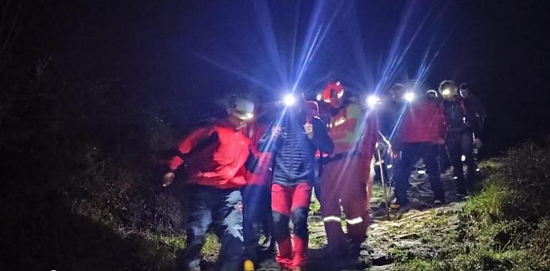  Rescate en Aller: vecinos y bomberos salvan a un hombre tras una caída de 300 metros