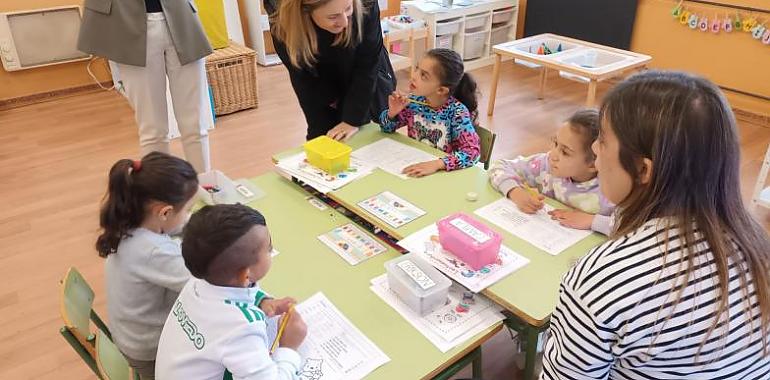 La escuela rural, crisol de inclusión: Lydia Espina celebra el Día del Pueblo Gitano en Granda