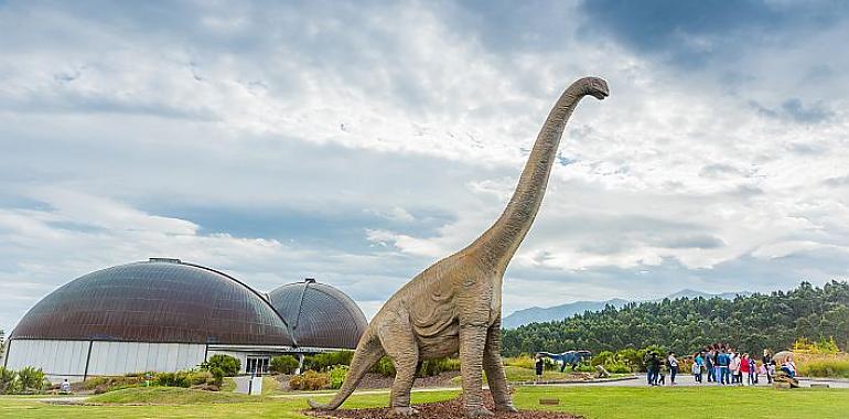 Revive 20 años de dinosaurios en el MUJA: Envía tu foto jurásica y forma parte de un collage histórico