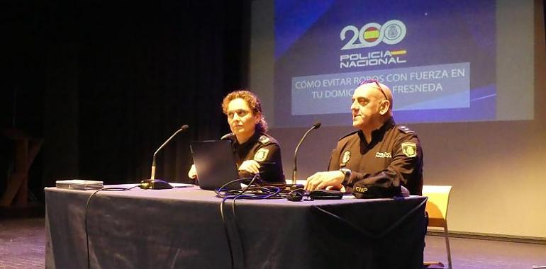 La Policía Nacional te ayuda a proteger tu hogar: Charla sobre prevención de robos en La Fresneda