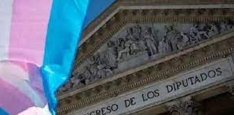 La primera aplicación de la Ley Trans en prisiones asturianas revela tensiones y desafíos legales