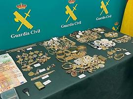 La Guardia Civil detiene a una cuidadora por robar joyas y dinero a ancianos en Grado