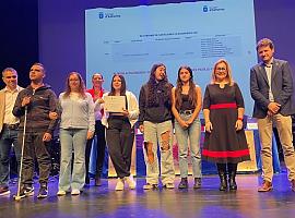 Futuros maestros del asturiano: Espina reta a los estudiantes a brillar en las pruebas de certificación y en los nuevos Premios de Excelencia