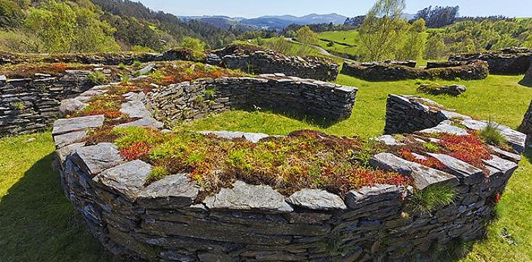 Luz verde a nuevas intervenciones arqueológicas en el Castro de Villacondide y al traslado de hórreos en Asturias