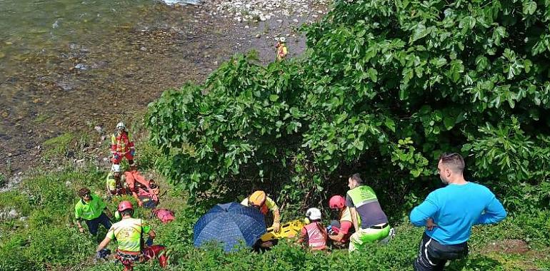 Rescate en Peñamellera Baja: Motociclista herido en accidente de tráfico