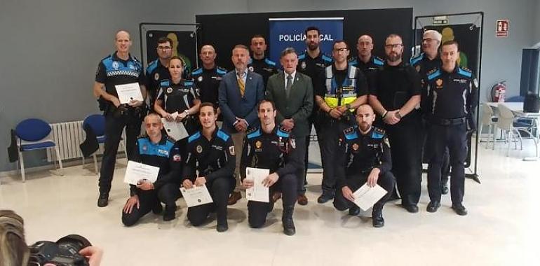 Clausura del primer curso de formadores en el manejo de Taser en Asturias