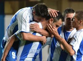 El Avilés recorta un punto con la cabeza