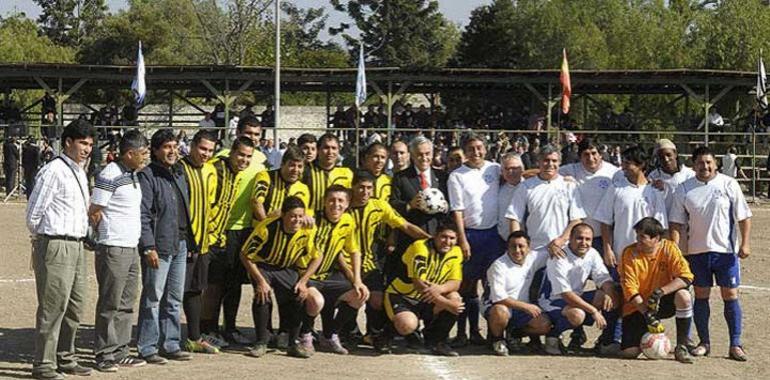 Piñera lanza plan de inversión por 170 millones de dólares para el fútbol nacional