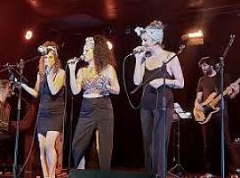 Vero Rubio y su banda iluminan la Noche Blanca en Avilés