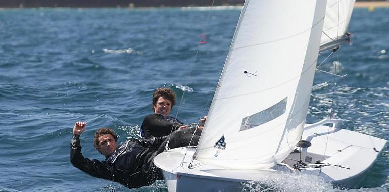 Emocionante segunda jornada del Trofeo de Verano de Snipe en el RCAR: Los hermanos Álvarez-Hevia lideran la clasificación