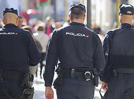 Heroica acción de la Policía Nacional: Tres agentes salvan la vida a un hombre en El Berrón