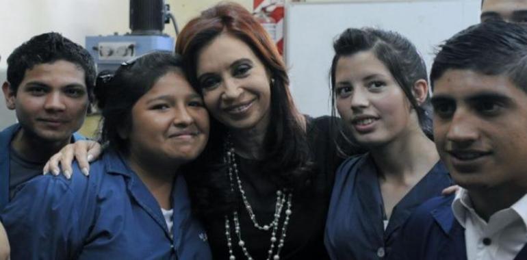 Cristina prometió seguir gobernando para "mejorar la calidad de vida de los argentinos"