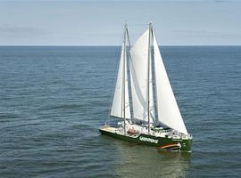 El nuevo Rainbow Warrior navega hacia España