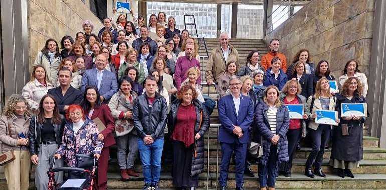 Asturias reconoce a 18 centros de cuidado con el distintivo Comprometidos CuidAs por su apoyo al nuevo modelo de cuidados de larga duración