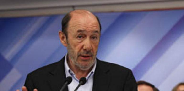 Rubalcaba anuncia la presentación de una batería de iniciativas del grupo parlamentario socialista 