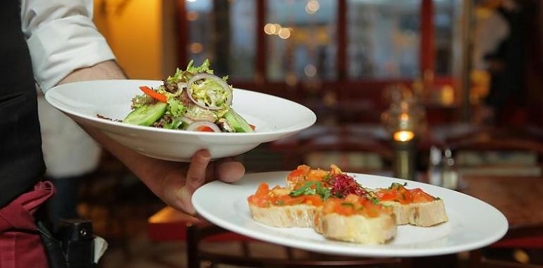 Gijón refuerza su apuesta por la gastronomía y el empleo hostelero con un convenio de 60.000 euros con OTEA