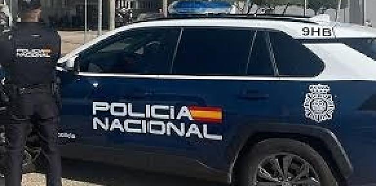 Hallan a un hombre de 70 años fallecido por disparo en una lavandería de Gijón