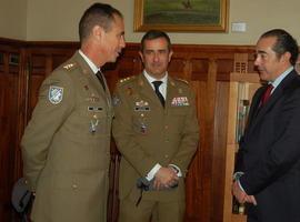 Goñi recibe al Comandante Militar de Asturias Francisco Rosaleny y al coronel Fernando García González-Valerio