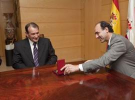 Vicente Miera recibe la medalla al mérito deportivo de Cantabria