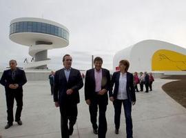 Fernández respalda a la alcaldesa de Avilés en la negociación del Niemeyer