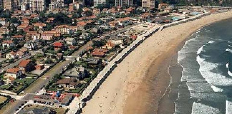 Asturias ondeará 14 banderas azules este verano: dos playas pierden el distintivo por no cumplir los exigentes criterios de calidad