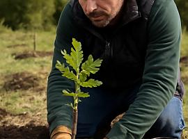 Asturias Paraíso Natural Film Commission y Vaca Films apuestan por la sostenibilidad con una reforestación en Somonte tras el rodaje de "Dímelo bajito"
