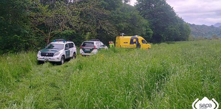 Un pescador resulta herido tras caer en la orilla del Río Sella en Parres