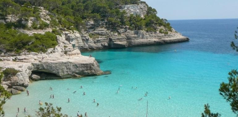 Menorca te está esperando: aguas turquesas, calas secretas y descanso total desde solo 370€