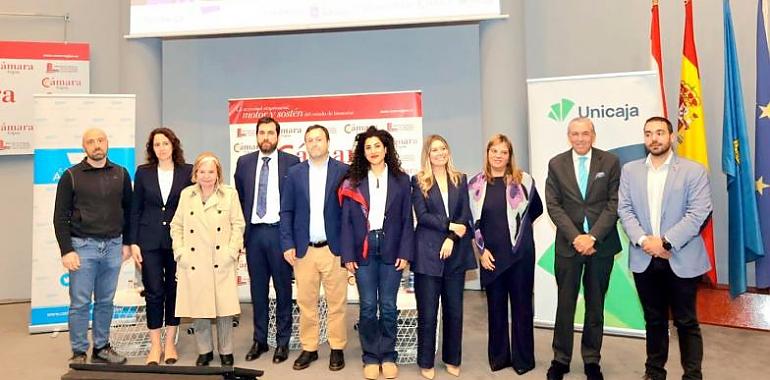Asturias financia con más de 95.000 euros el regreso de 53 emigrantes y subraya su impacto en el reto demográfico
