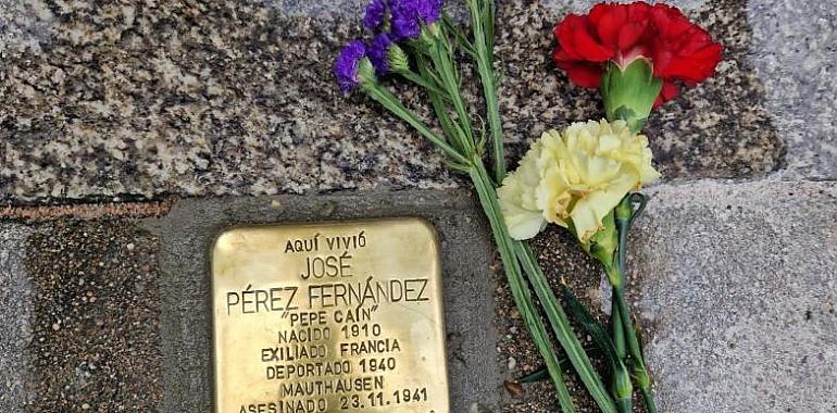 Derechos Ciudadanos coloca tres piedras de la memoria en Cangas del Narcea en un acto que refuerza la democracia y lucha contra el olvido