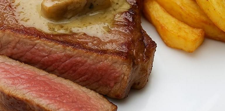 Recetas de una abuela asturiana: Ternera al cabrales como la faía el mio Primi (que solo mascaba si había queso nel plato)