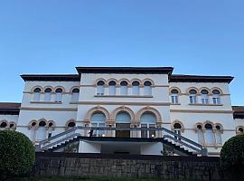 El Hospital de Avilés consolida su excelencia sanitaria con más de 17.000 consultas y altos índices de satisfacción